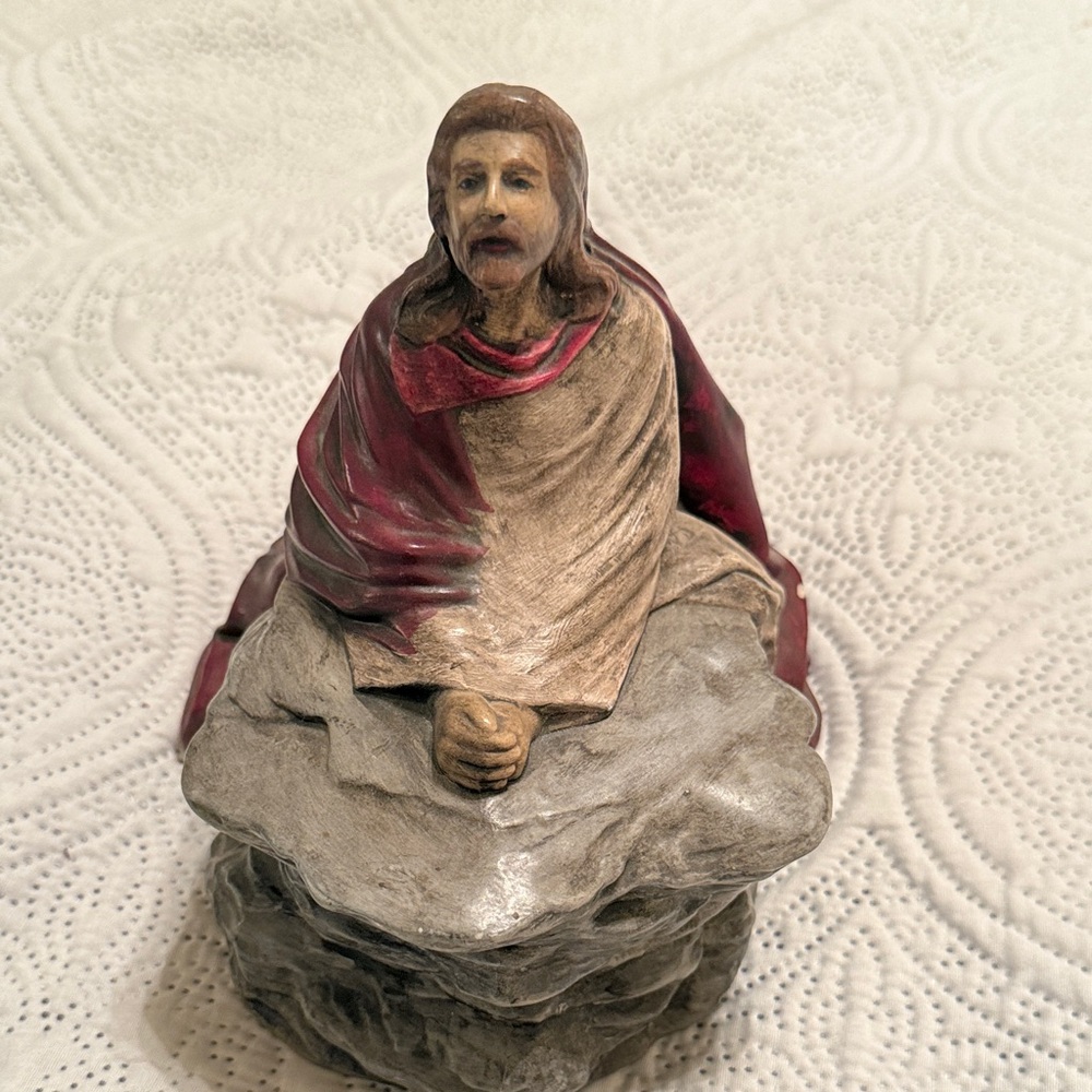 Red and Brown Meditative Sculpture of Jesus